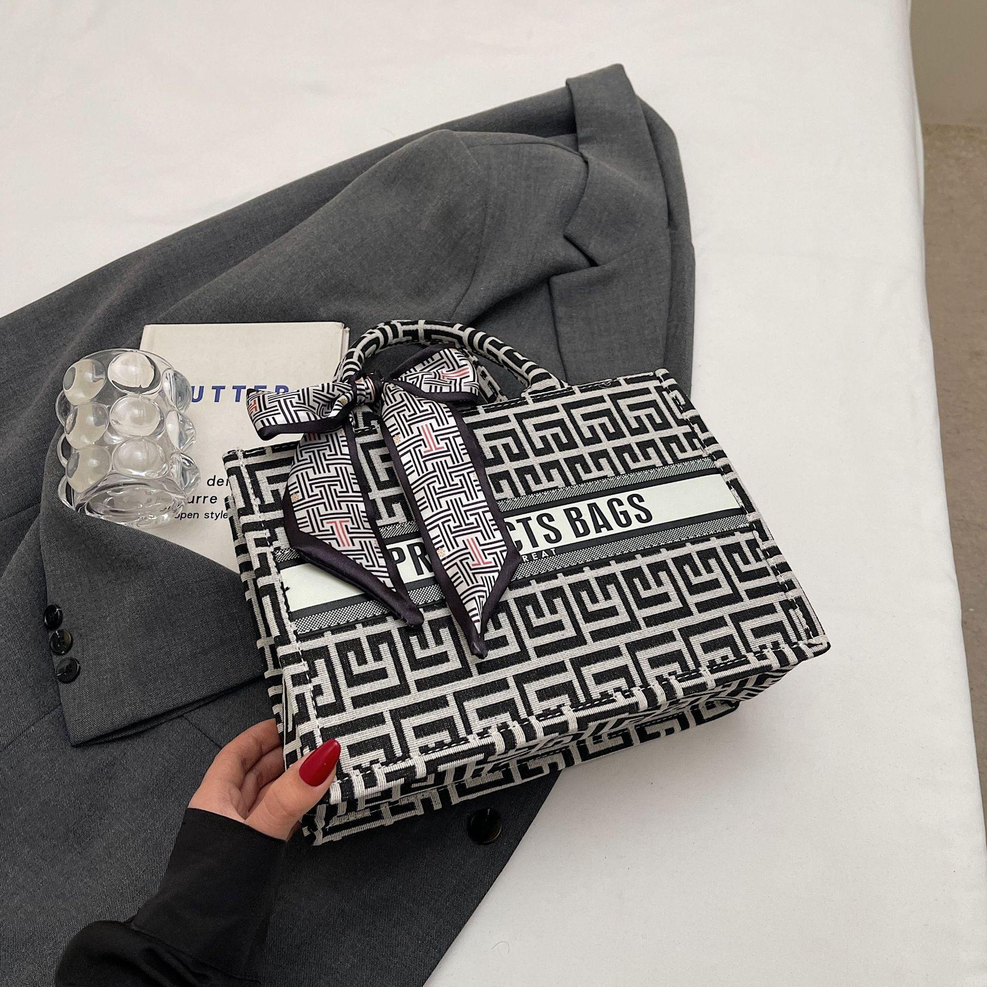 

Премиальная сумка женская 2025 новая модная вместительная на плечо зарубежная универсальная сумка-тоут для поездок на работу