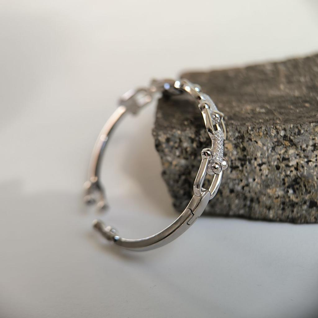 Silver Bracelet with Cubic Zirconia, Item Weight 12.45 G (2182887)