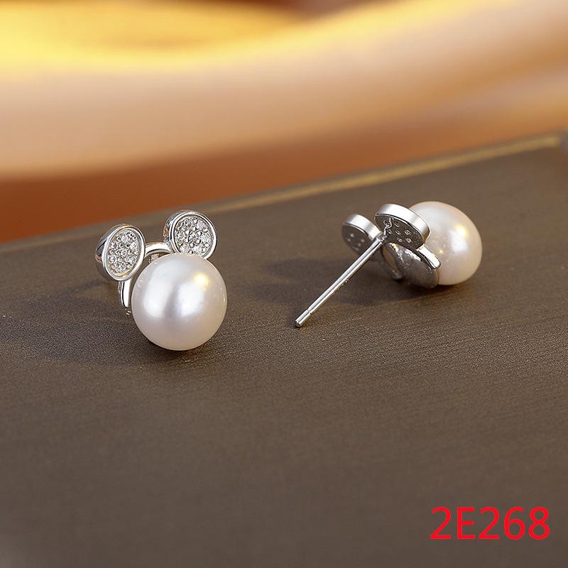 Temperament Light Luxury Design Stud Earrings + Exquisite High-End Earrings Women'S Earrings Customization
