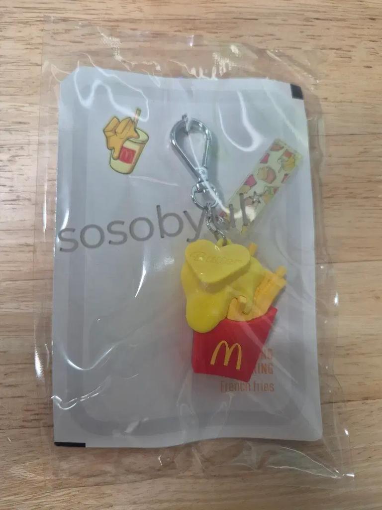 (Nieotwarty) Brelok do kluczy McDonald's x BTS Butter French Fries