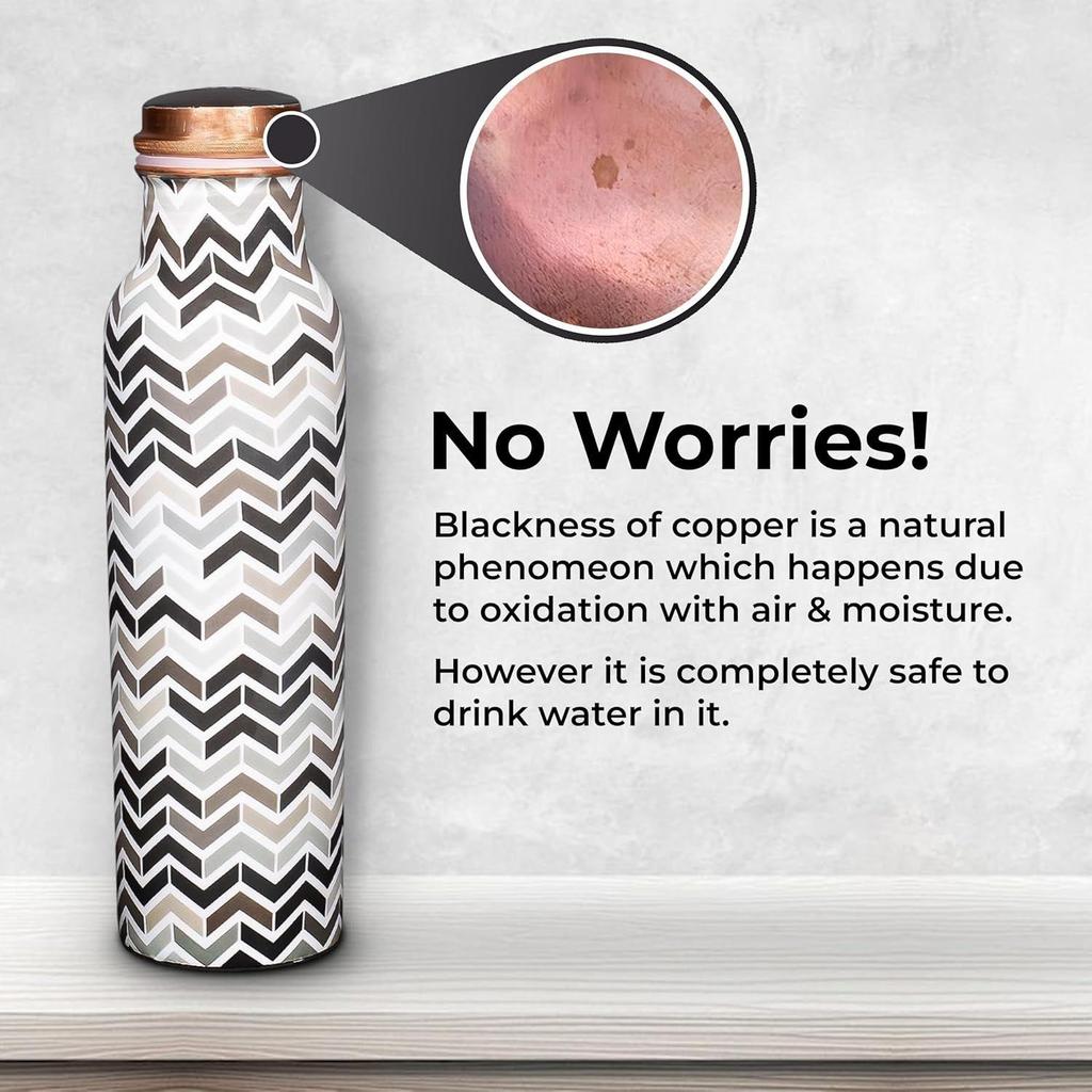 Reine Kupferwasserflasche 1 Liter Alkalisch und Antioxidativ 100% Auslaufsicher, Büro-, Fitnessstudioflasche, Moderne Tamba-Flasche  (Chevron, Schwarz & Grau)