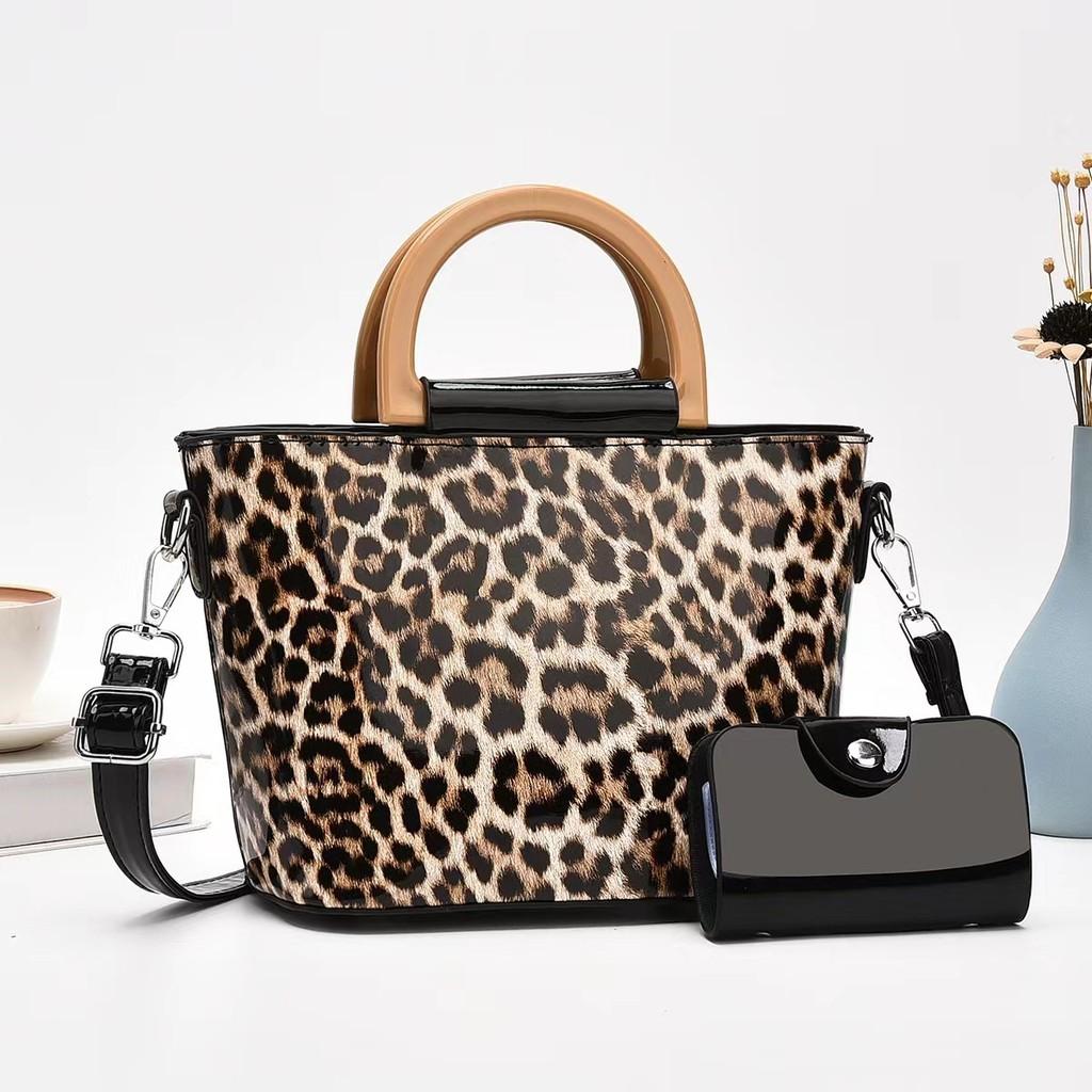 Stylish Leopard Print Large Capacity Tote Bag For Women With Chic Design And Versatile Use