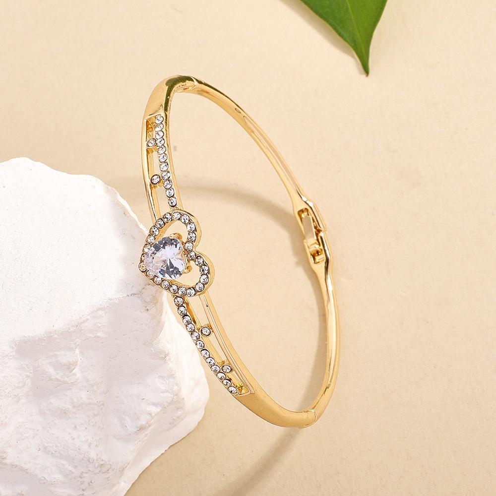 1pcs Zircon Decorative plate Women's Bracelet Heart shape Daily Accessories Summer Party Dating