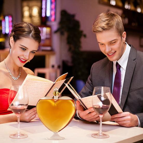 Skleněná karafa ve tvaru srdce Láhev na víno Vzduchotěsná nádoba na likér Čirá karafa na whisky Nalévač na nápoje pro Bourbon Vodku Domácí bar Restaurace