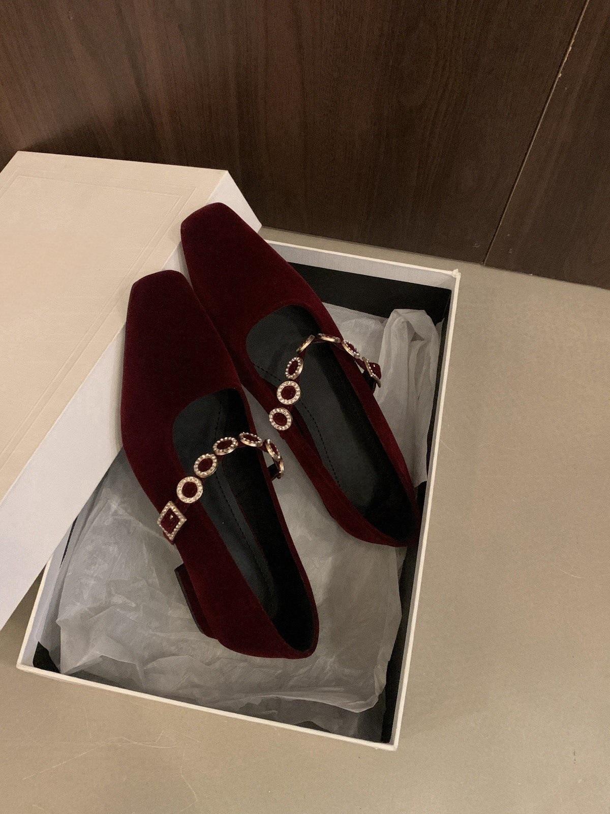 

French Mary Jane gold coin rhinestone small single shoes 2024 autumn new retro golden velvet low heel versatile women s shoes square head 40 бордовий