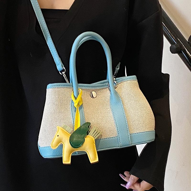 Popular niche contrasting color splicing portable bucket bag fashionable versatile high sense commuter wind messenger women's bag