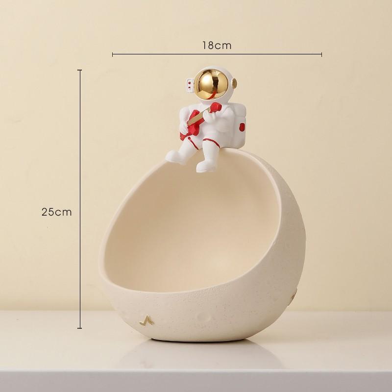 Nordic Creative Design Astronaut Fruit Dining Plate Ornaments Key Storage Living Room Dining Tabletop Entrance TV Cabinet Home Decoration