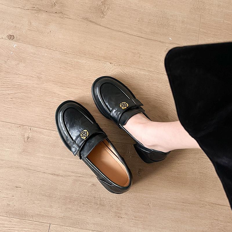 Leather camellia one-pedal loafers women's 2025 new retro small leather shoes commuter thick high heel round head single shoes