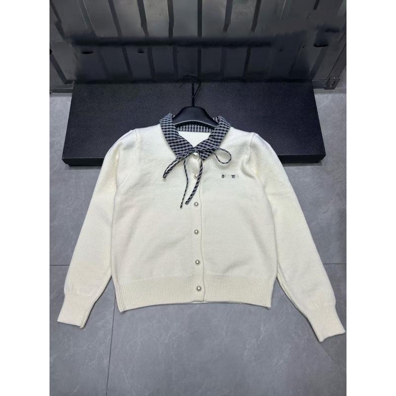 Miu Style 2025 Autumn/Winter Embroidered Plaid Lapel Knit Cardigan: Age-Reducing & Versatile Top