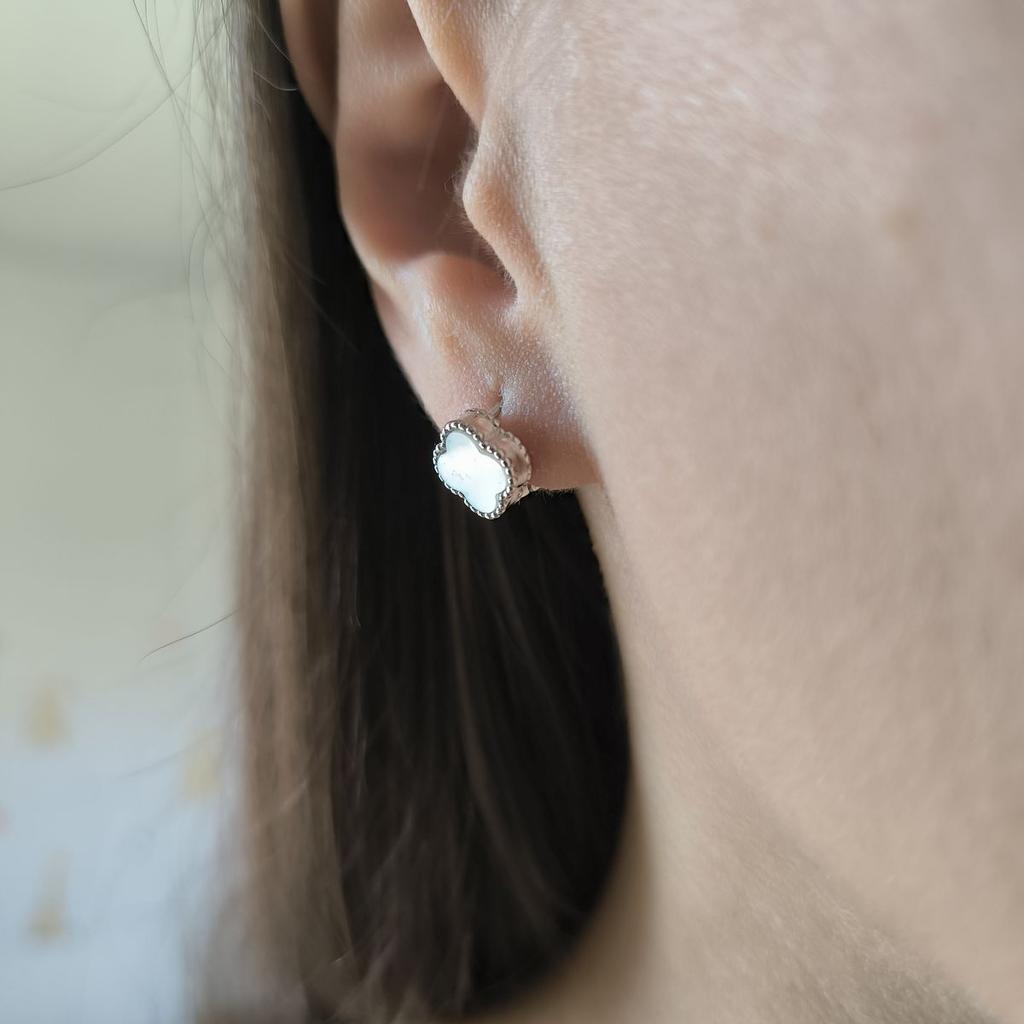 Silberne Ohrringe mit natürlichem Perlmutt (2196938)