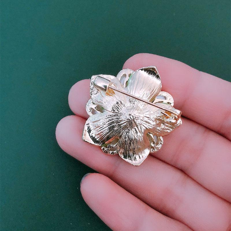 SKEDS Women Girls Elegant Enamel Flower Brooch Pin Pearl Plant Lapel Pins Jewelry For Lady Wedding Party Badges Buckle Brooches