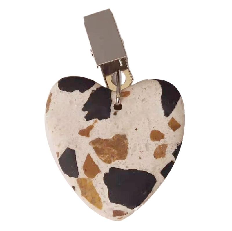 4Pcs Tablecloth Weights Clips with Clips Marble Heart Shape Heavy Duty Tablecloth Pendant Table Clips for Indoor Outdoor