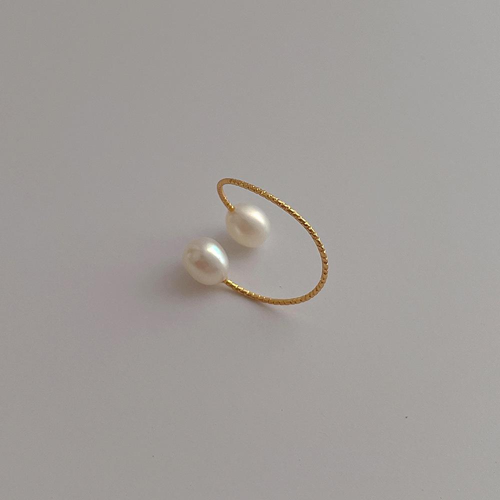 Stylish Retro Freshwater Pearl Ring: Simple Metal Design for Men & Women