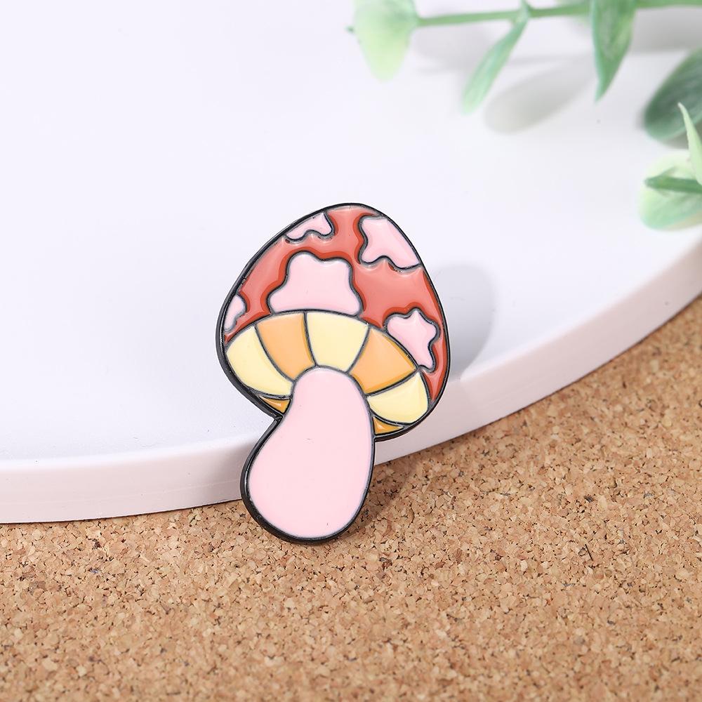 Cartoon mushroom brooch, cute dripping metal badge, bag clothes decorative pin accessories