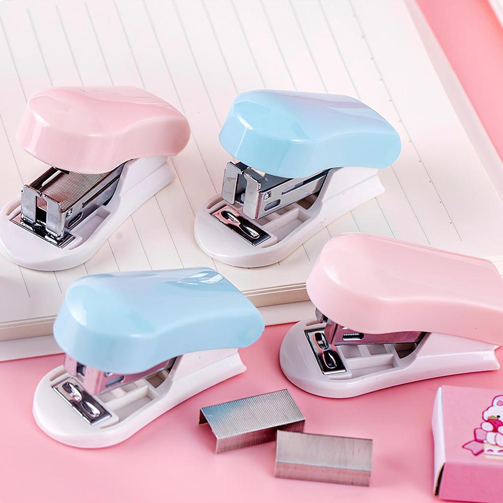 1 Set Mini Capsatoare Culoare Macaron, include 1000 buc Agrafe și Coadă de Scos Agrafe, Unelte de Legat Metalice Ușoare cu Economie de Efort