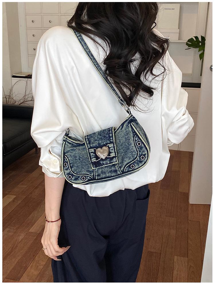 Cross-border Denim Heart One-Shoulder Bag - 2026 New Korean Rivet Trendy Cool Crossbody Bag for Travel and Commute