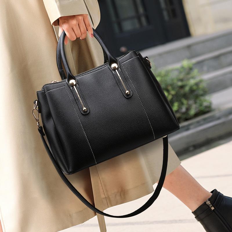 Women'S Handbag Large-Capacity Bag Commuting Shoulder Bag Temperament Middle-Aged Mother Bag