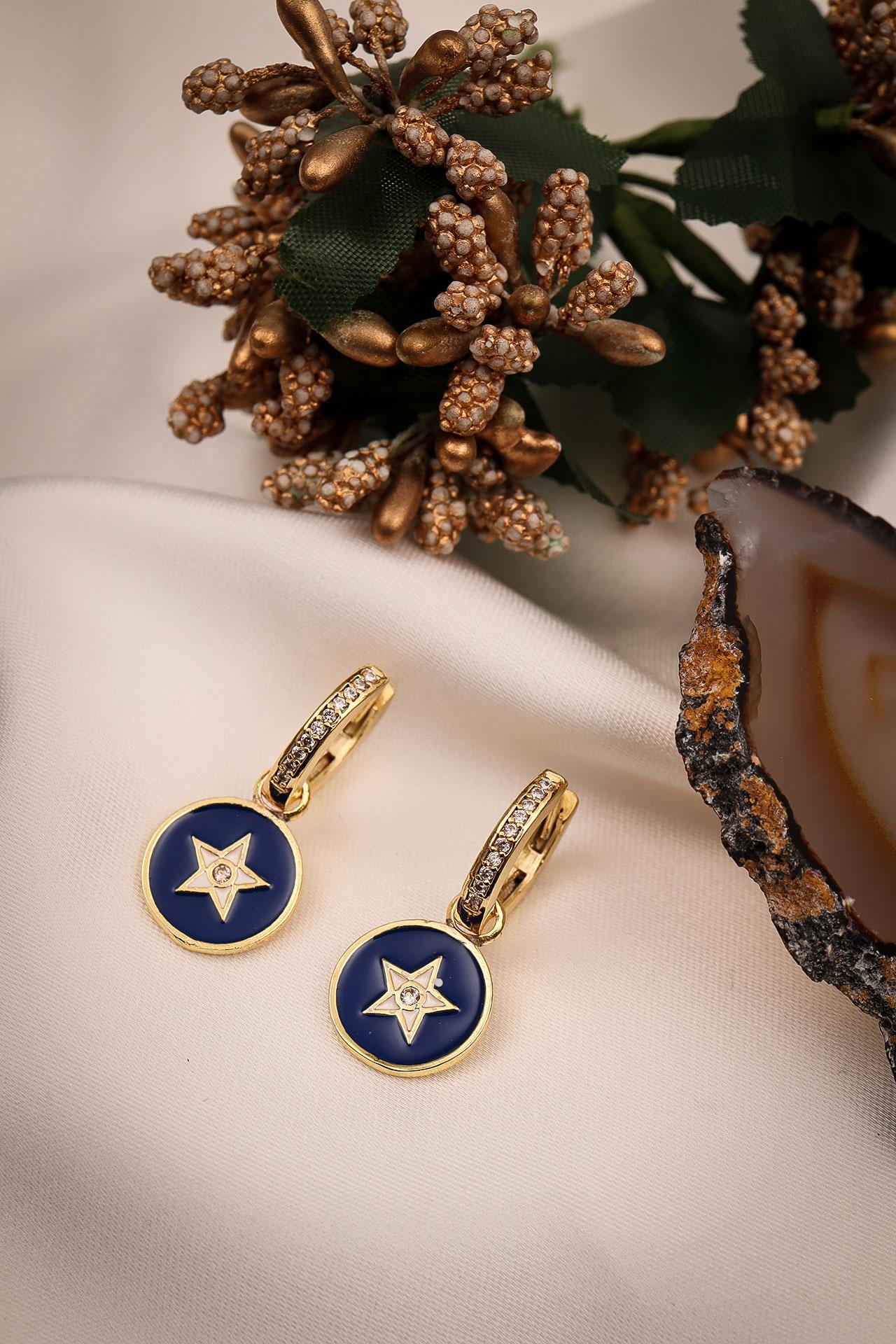 

Серьги-кольца золотого цвета с эмалированной звездой темно-синего цвета