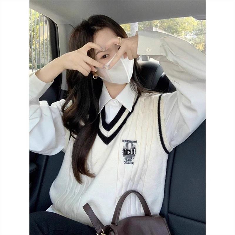 

Korean Style Knitted Vest: Autumn/Winter Loose V-neck, College Badge Design, Plus Size Extra Large