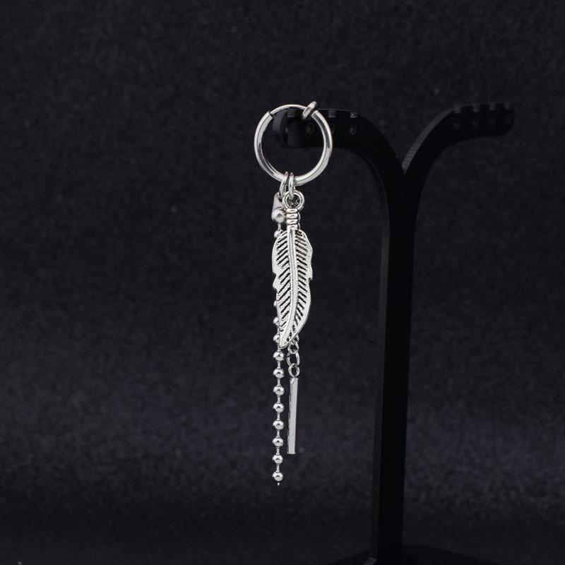 Titanium steel earrings bulletproof small group Park Zhimin same earrings personalized asymmetrical stainless steel earrings earclips