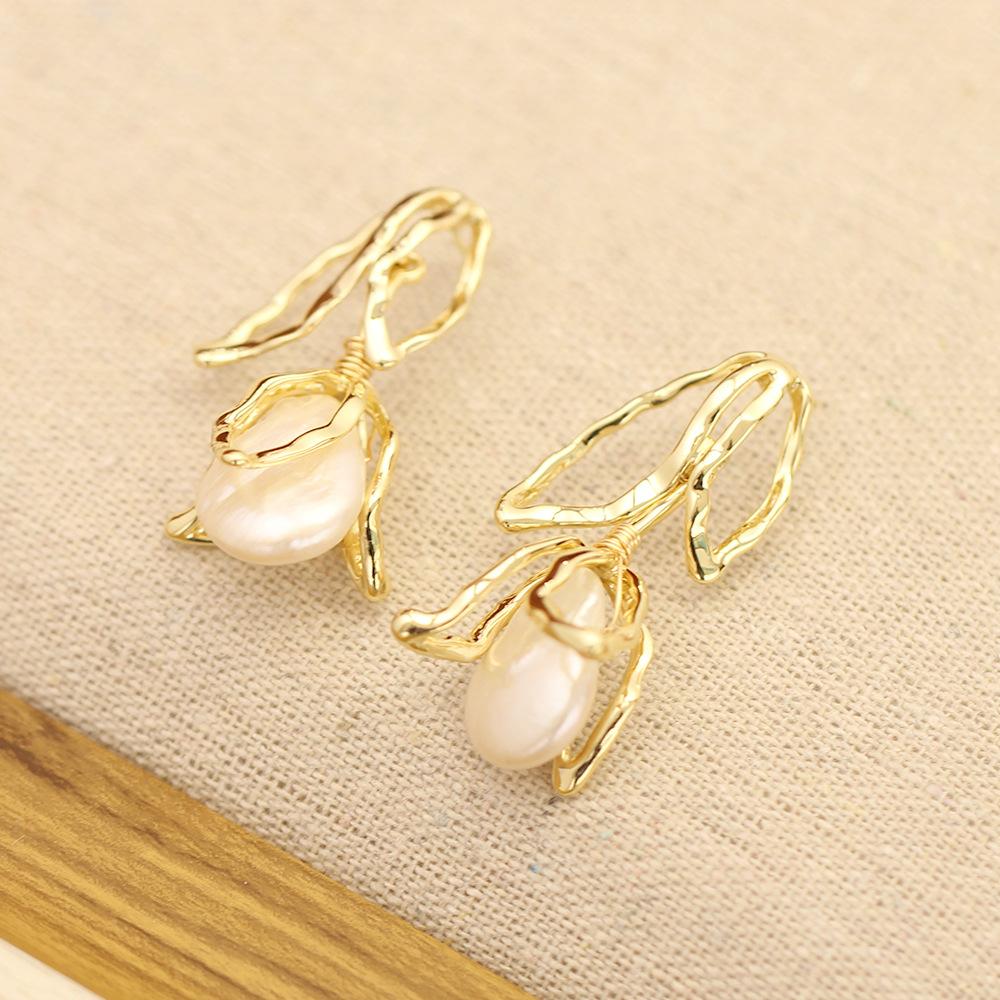 Premium gold-plated three-dimensional lily of the valley earrings special-shaped baroque pearl earrings 925 silver needle women's stud earrings