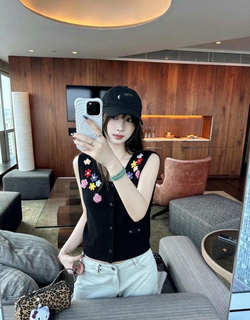 Miu Style 2026 Summer Floral Knit Vest Cardigan - Light Luxury, Casual, Versatile Top