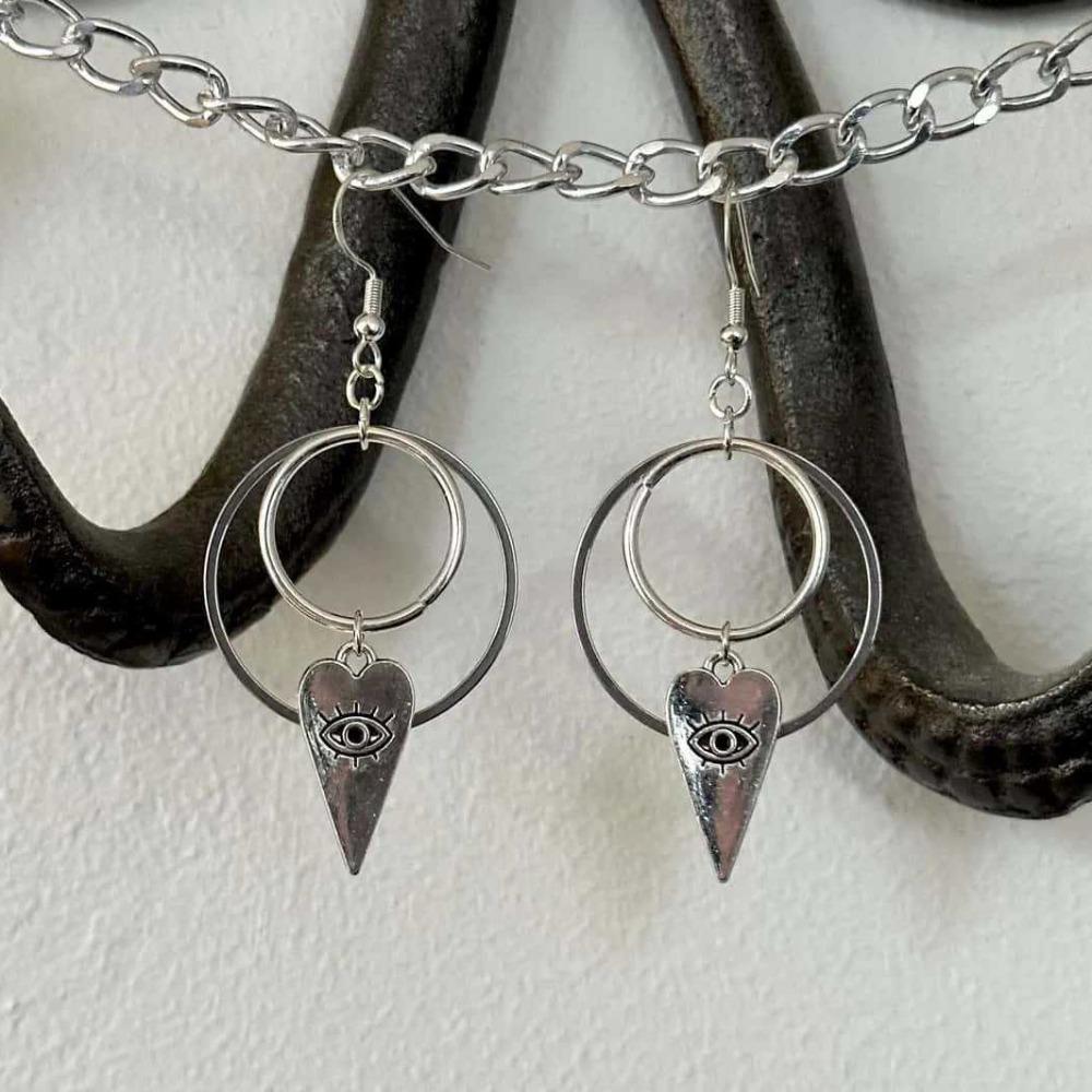 Gothic Creative Sliver Color Heart-shaped Devil's Eye Dangle Earrings for Women Halloween Party Mysterious Witch Jewelry Gifts