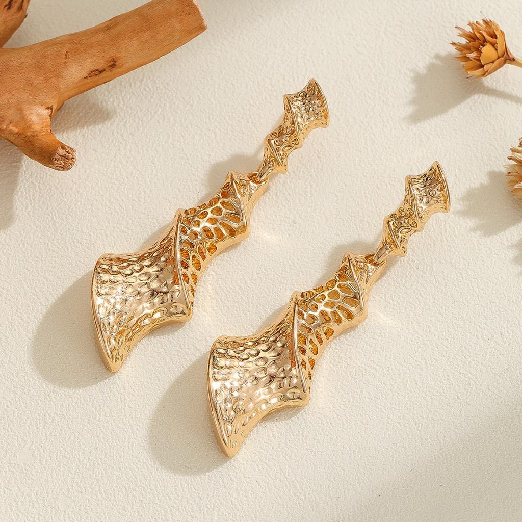 European and American Fashion Super Flash Ins Personalized Alloy Irregular Geometric Earrings High Sense Versatile Gold Earrings Women