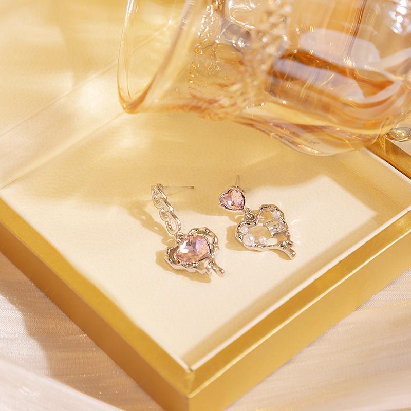 Rosa Diamant Super Flash Kärlek Örhängen Kvinnors Oregelbundna Lavasten Örhängen Enkla Lätt Lyxiga Temperaments Örhängen