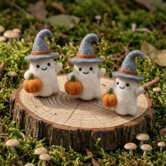 Needle Felted Figurine Little Pocket Ghost, Halloween Handmade Wool Ghost with Pumpkin, Mini Small Prop Plush Doll Inspirational Card, Emotional