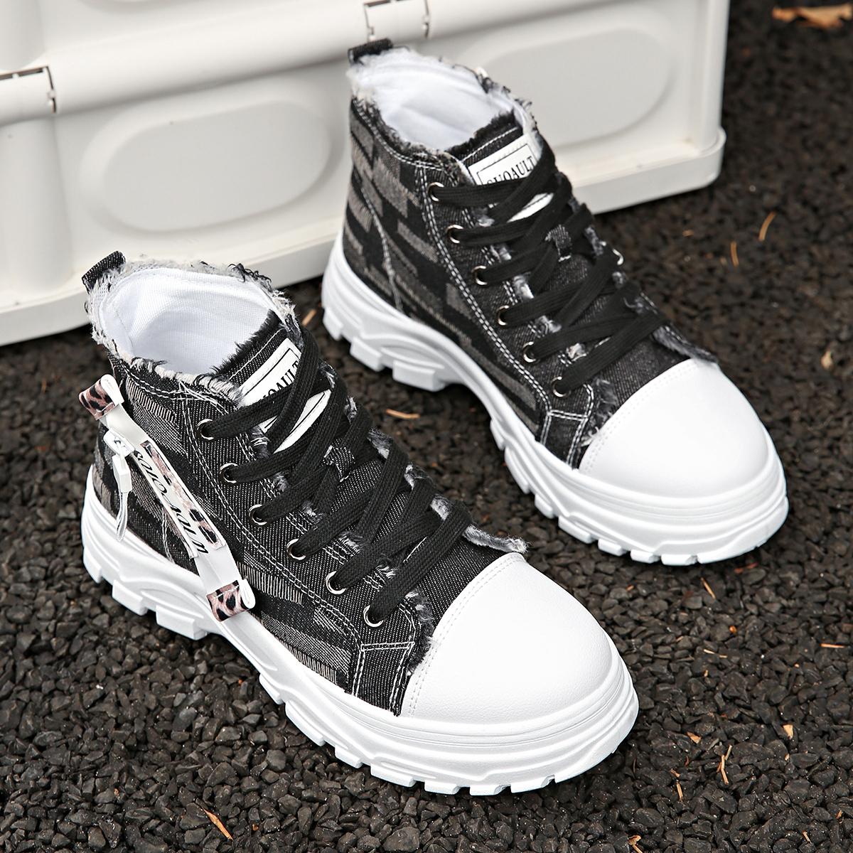 

Модные женские кроссовки Новые парусиновые высокие женские туфли 2025 Дышащие джинсовые кроссовки Женские летние на толстой подошве с увеличением роста Повседневная обувь 35 чёрный