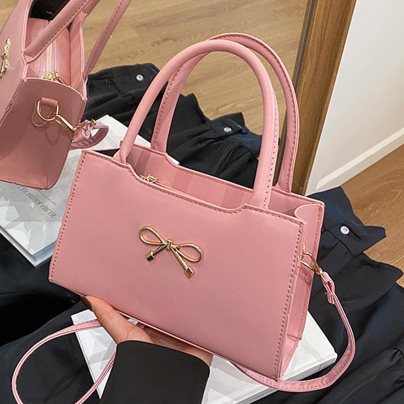 

Нишевый дизайн сумка подмышку на одно плечо женская 2025 весна новая трендовая нишевый дизайн простая сумка-багет на одно плечо розовый