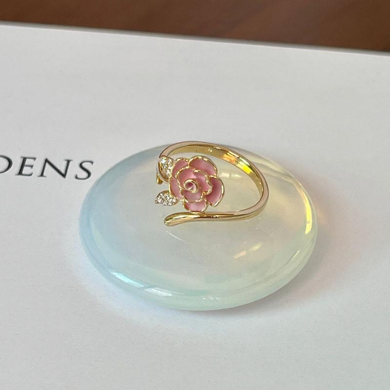 Flower Contemporary Design Adjustable Ring For Women With Gorgeous Butterfly And Dazzling Details Pearl