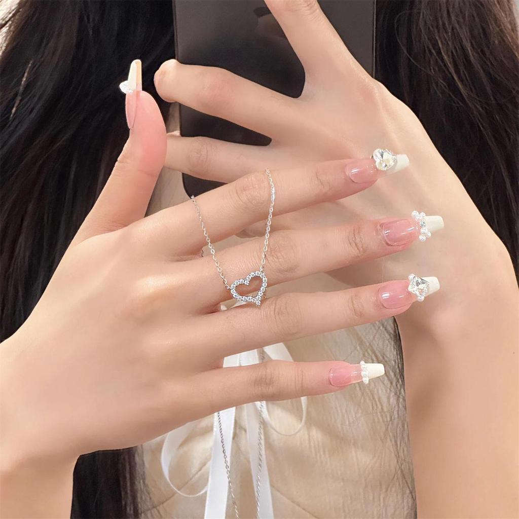 Halskette mit Herzanhänger aus S925 Sterlingsilber im koreanischen Stil für Damen - Exquisites hohles Design, kalter Stil Schlüsselbeinkette