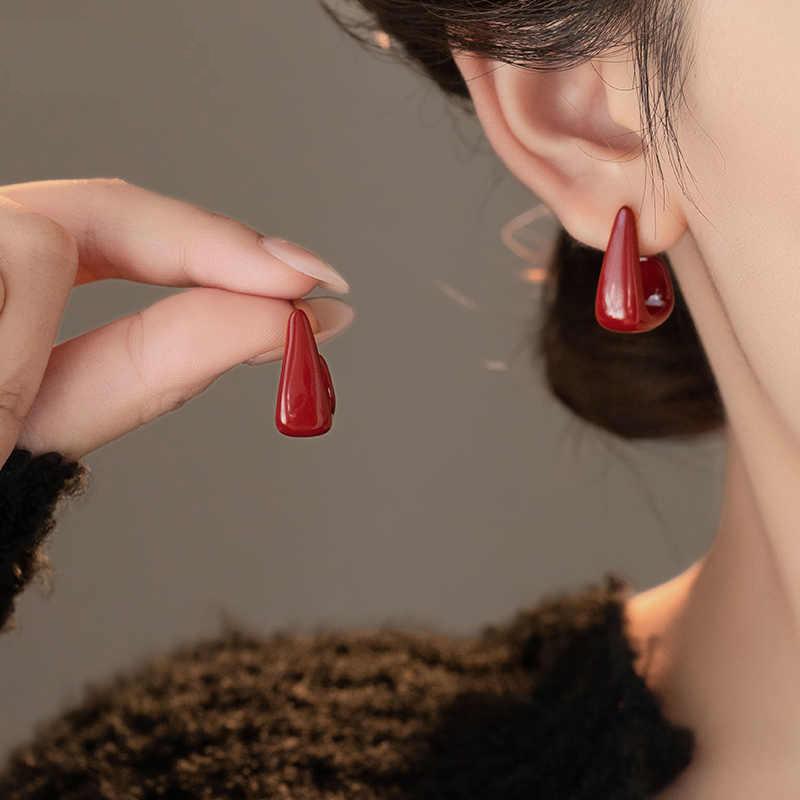 

Silver needle simple oil dripping geometric stud earrings women s light luxury retro high-end earrings niche commuting temperament new earrings