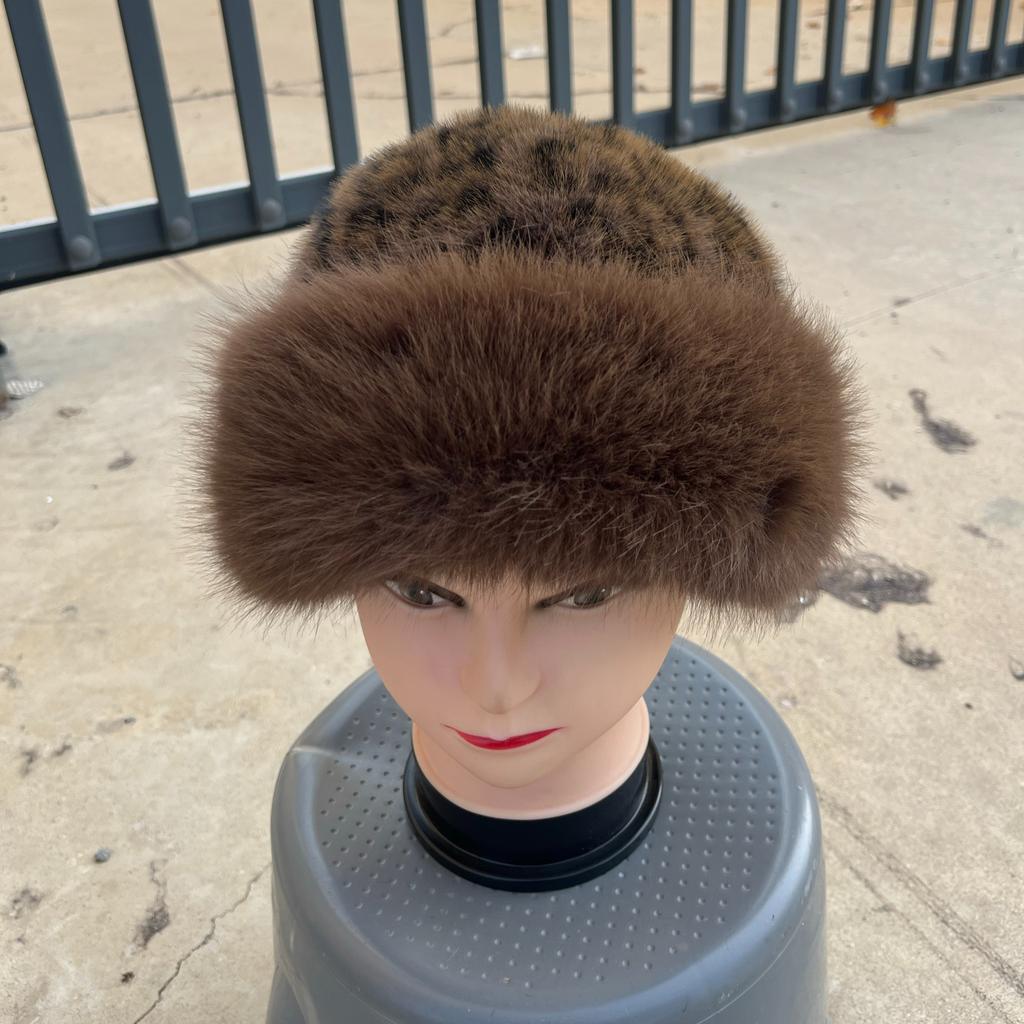 Hat Female Thickened Retro Leopard Print Plain Ear Protector Hat Show Small Face Mongolian Cold Wind Street Melon Rind Thermal Basin Hat