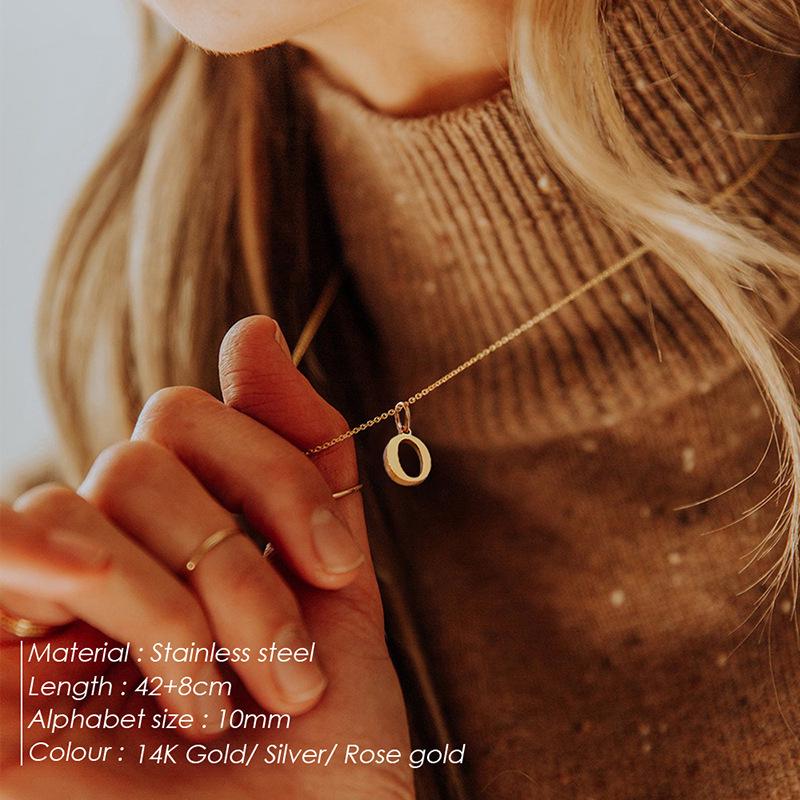 Elegante Collar con Colgante de 26 Letras para Mujer - Diseño Único Cadena para Clavícula de Acero de Titanio