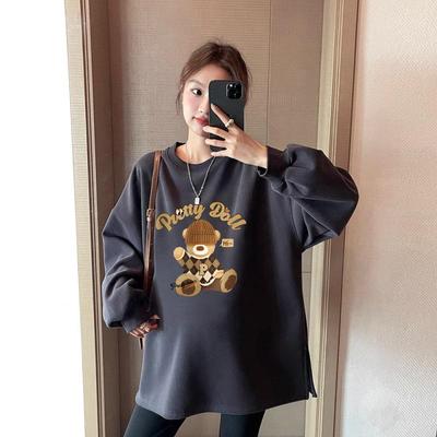 Trendy tmavě šedá mikina s medvídkem a volný dvoudílný set plus size pro těhotné ženy - Módní jarní/podzimní outfit