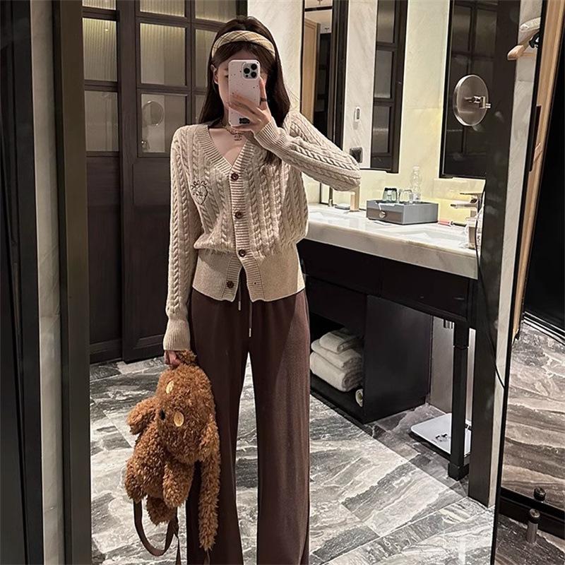 2024 Autumn/Winter Women's Embroidered Preppy Thick Cable Knit Cardigan - Versatile Design