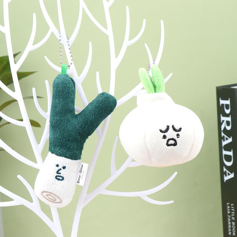 

Plush Garlic & Green Onion Keychain - Cute Cartoon Vegetable Pendant for Backpack or Kids Gift 1