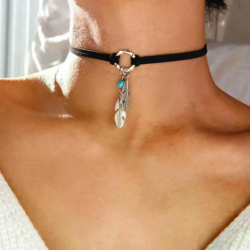 Choker di Velluto Choker in Pelle Nera Collana con Ciondolo a Forma di Piuma Colore Antico Collana a Catena Multistrato