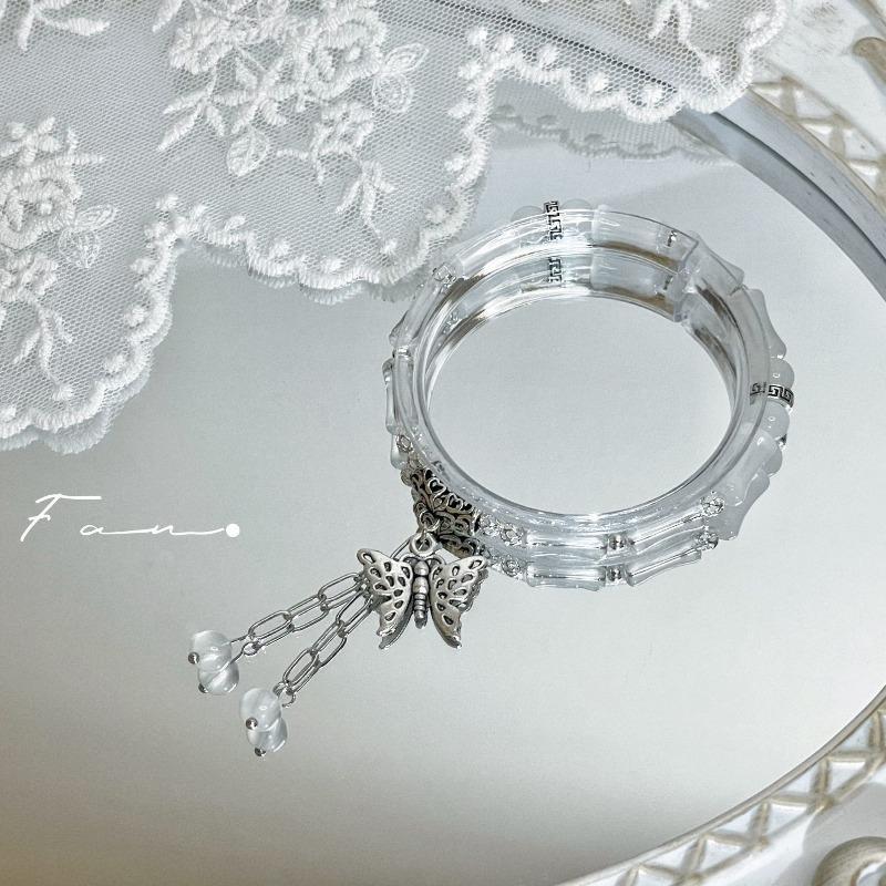 

Master Mo Ran s Derivative Impression Bracelet for Women with Bamboo-shaped Clasps and Butterfly Designs, for A Couple and Close Friends. Chu Wan Ning