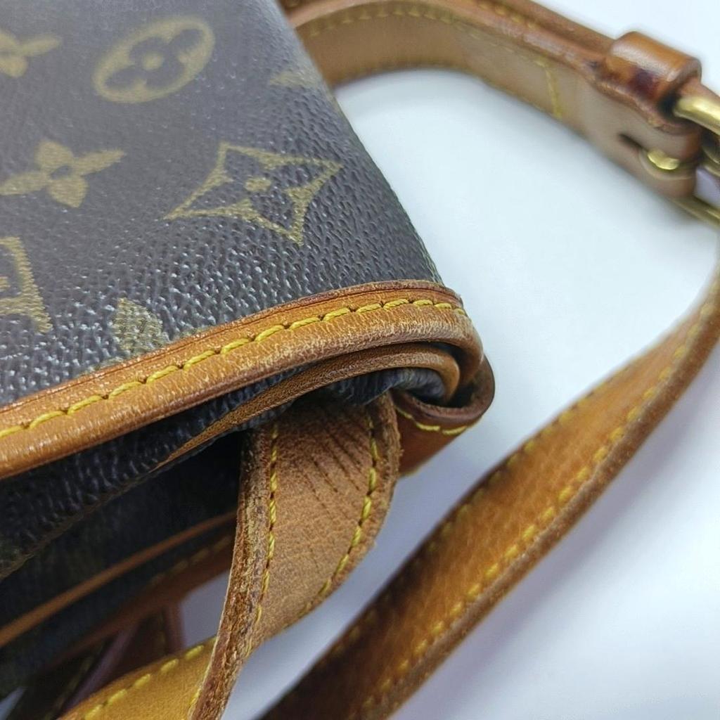 [Pre-Owned] Monogram Saumur 30 Iconic Classic Logo Print Adjustable Shoulder Strap Canvas And Leather Messenger Bag - Fair #1MPB3NR