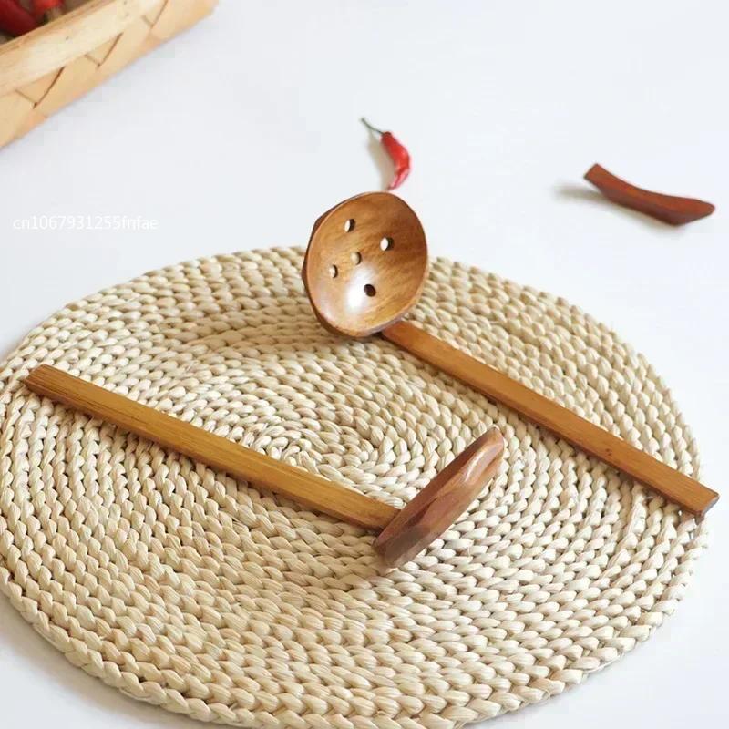 1pcs Ramen Soup Spoon Japanese Noodles Soup Spoon with Holes Wooden Kitchen Large Spoon Dinnerware Cooking Utensils