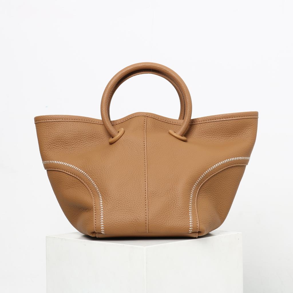 A Niche Vegetable Basket, Tote Leather, Laid-back Style, Hand-held Bag, Shoulder Bag, Soft Leather Water Bucket