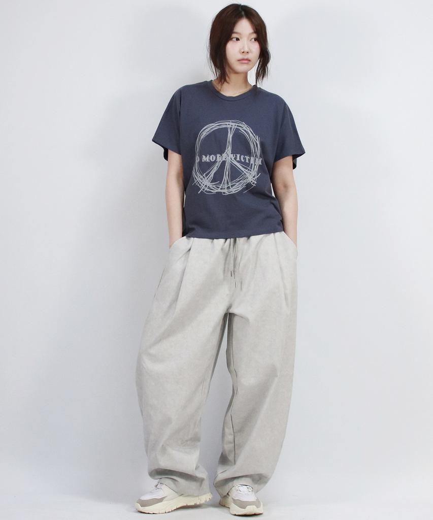 Deumakeu Grunge Washing Side One Tuck Curved Wide Pants Gray