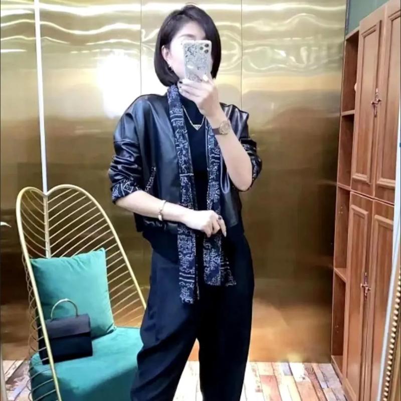 Women's Short Style Leisure Jacket, Fashionable and Versatile, Slimming and Stylish