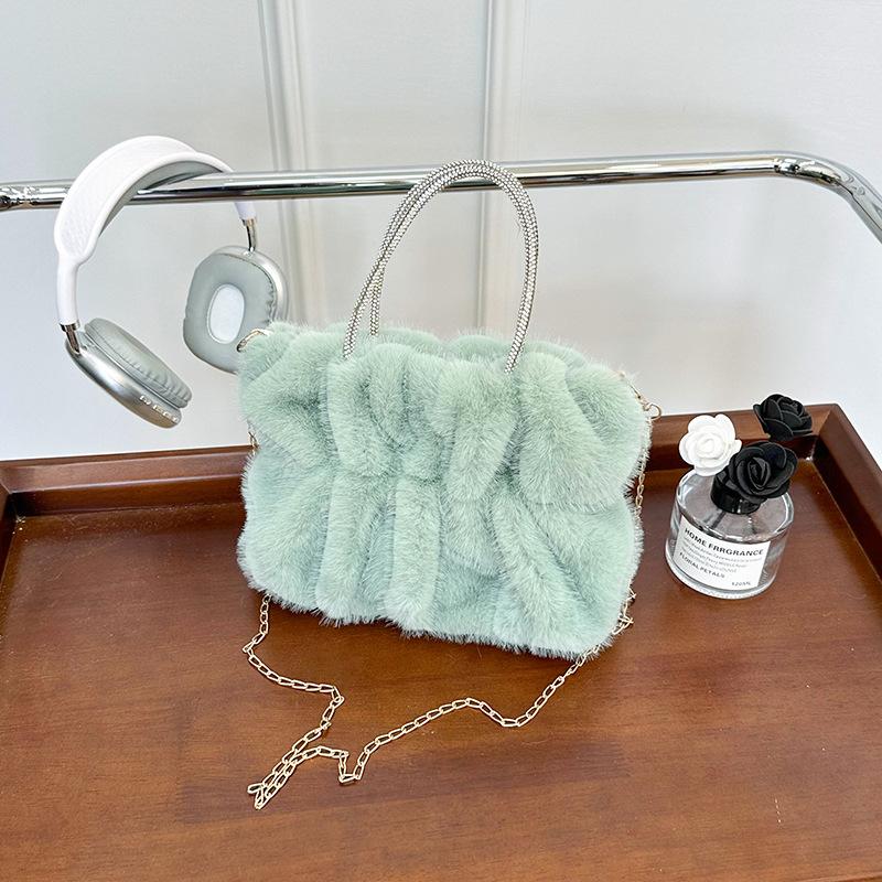 Large capacity plush small bag women's new commuter portable cloud plush bag fashion chain shoulder messenger bag