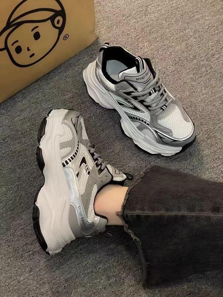 22 autumn new retro student lightweight heightening platform sports shoes Hong Kong style showing feet small casual dad shoes 35