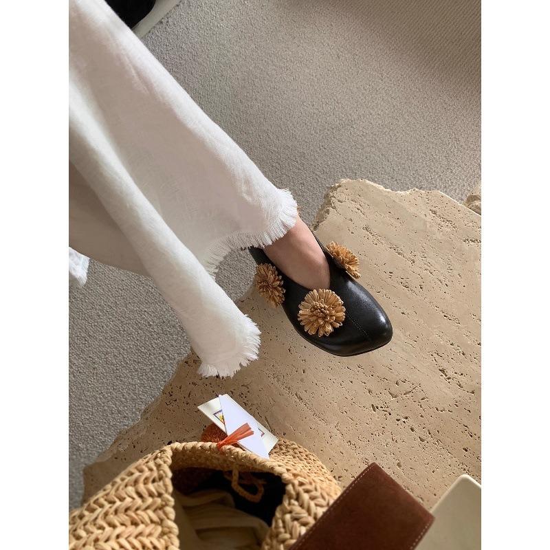 Sheepskin version~ Design sense flower decoration shallow mouth single shoes women's retro leather square head flat Mary Jane shoes